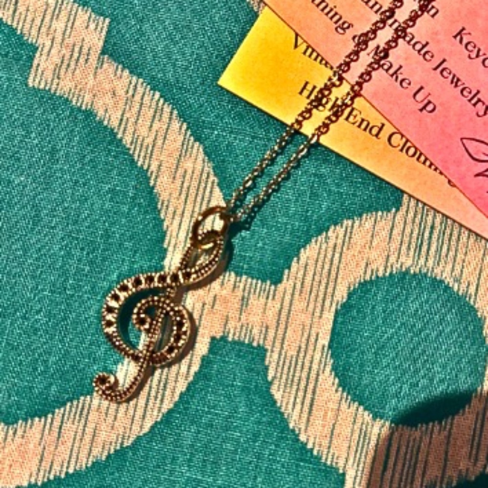 Elegant Musical Note Pendant Necklace